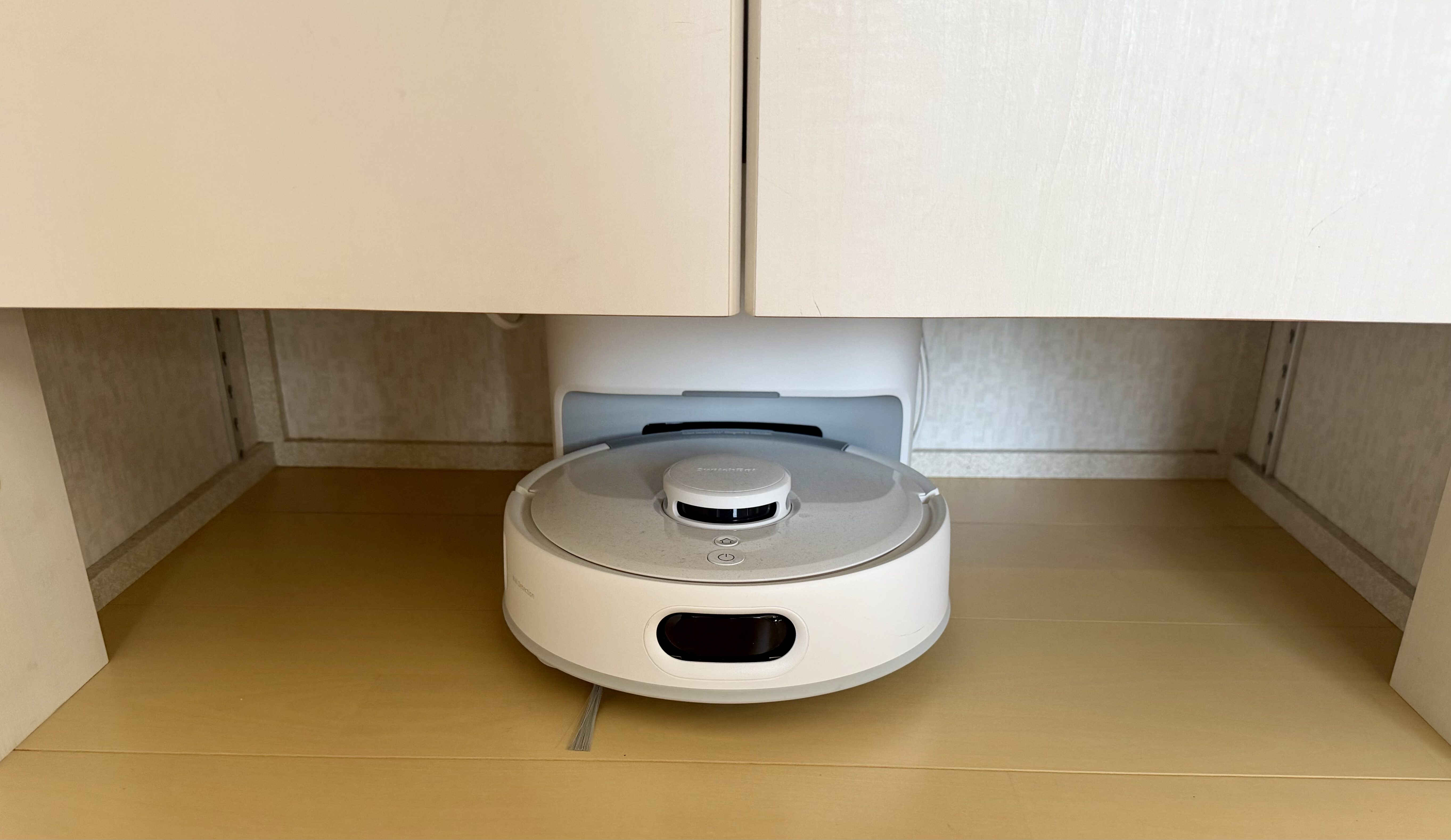 【実例画像あり】新築時に作って大正解！SwitchBot K11を2台隠した我が家の収納下ロボット掃除機基地